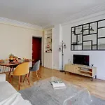 Champ De Mars & Eiffel Tower -1Br - Paris Vacation Rentals